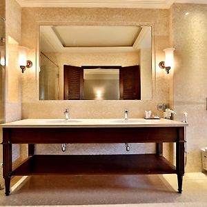 Luxury Suite
